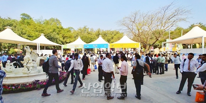 [IMTEX 2019] 인도 공작기계 전시회에 등장한 '삿갓맨'