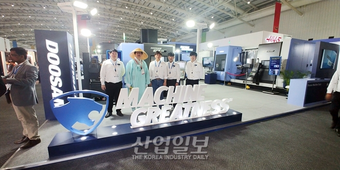 [IMTEX 2019] 인도 공작기계 전시회에 등장한 '삿갓맨'