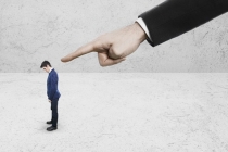 '근무 안하고 카톡하냐? 집합해' 직원 욕설 행위 '인권침해'