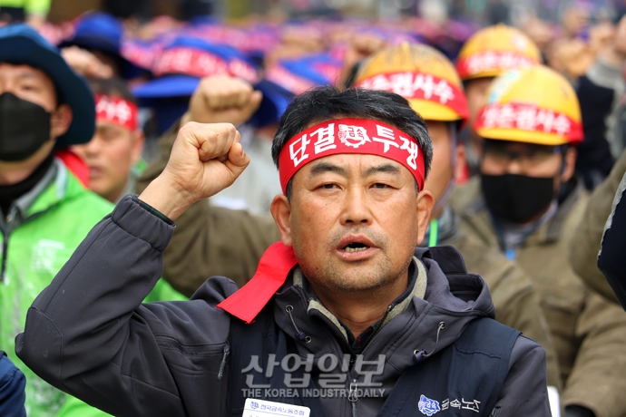 [포토뉴스] 대우조선해양노조 “일방적 매각 중단하라” 목소리 높여