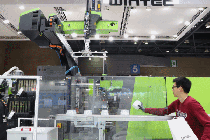 [움짤 포토뉴스] '코플라스 2019', 현장에서 '척척' 제품 공정 시연