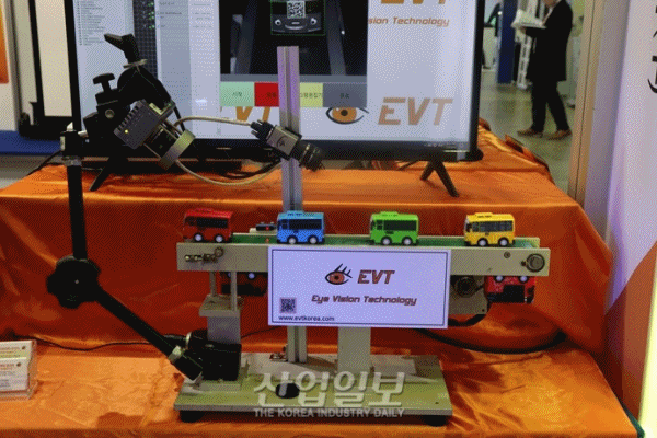 [움짤 포토뉴스][스마트팩토리·오토메이션월드] 색색의 버스 행진 ‘멈추지 않는 타요’