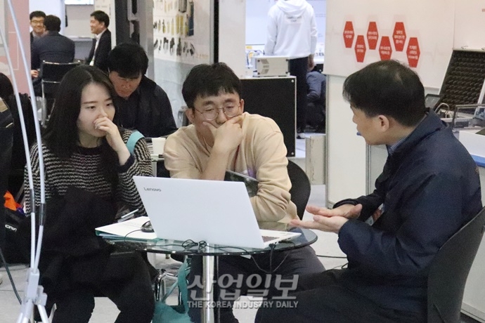 [포토뉴스][스마트팩토리·오토메이션월드] 제조업의 밝은 미래를 향한 ‘적극적인 소통’ 이어져