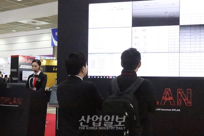 [스마트팩토리·오토메이션월드] “우리 제품 보고 가세요”…뜨거운 시연 열기