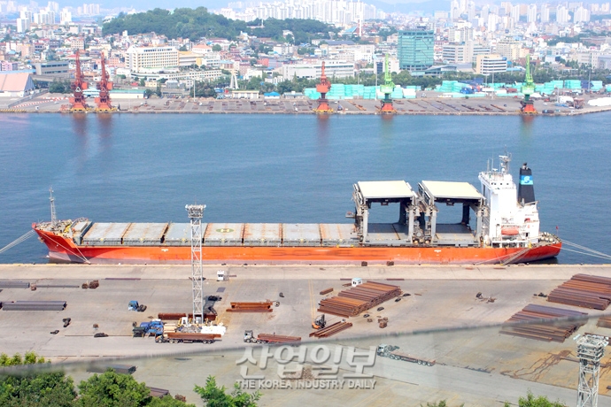 [사진으로 보는 산업뉴스] 3월 수출 8.2% 감소…반도체·중국 수출 부진 영향