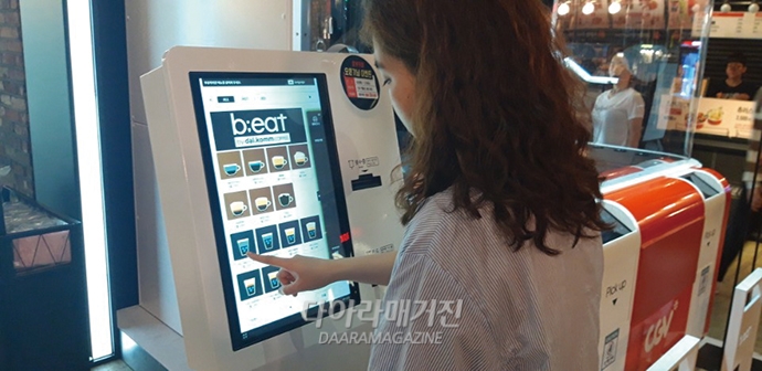 [Unmanned SystemⅢ]지금은 무인시대 - 무인카페 下편-무더운 여름, ‘바리스타 로봇’을 만나세요~