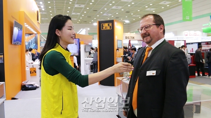 [스마트팩토리·오토메이션 월드] B&R, ‘APROL'·'ACOPOStrak’로 시장 공략