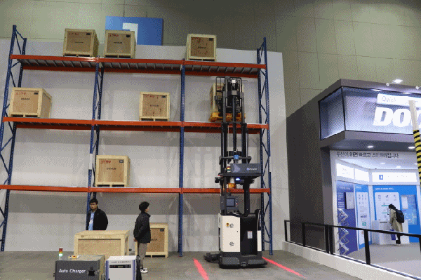 [포토뉴스] (주)두산, 물류산업전시회(KOREA MAT 2019)서 두산로지피아 소개
