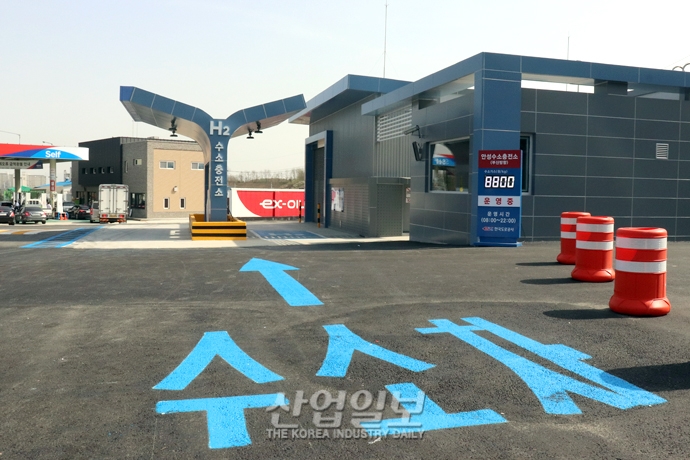 [포토뉴스] 수소전기차 충전, 고속도로 휴게소 ‘가능’