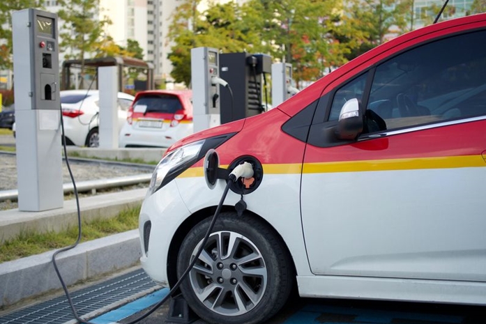 한전, 전기차 공용충전기 제공받는 사업자 7개사로 늘어