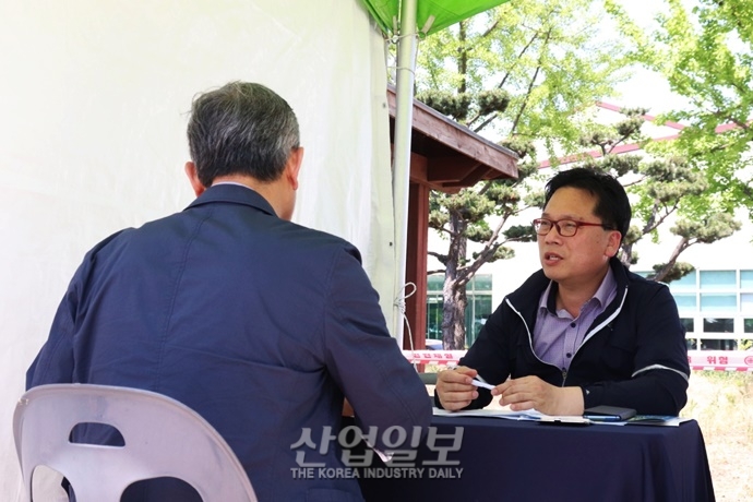 [포토뉴스] 날씨도 취업 열기도 ‘후끈후끈’…‘시흥·안산 스마트허브 채용 박람회’ 개최