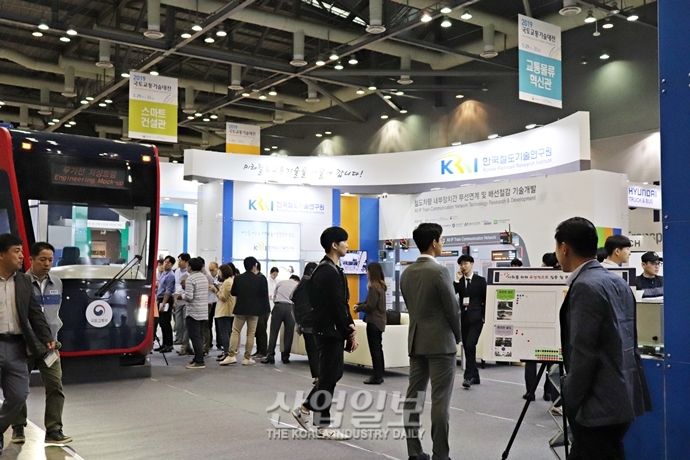 [포토뉴스] 2층 전기버스부터 스마트홈까지, 미래 기술 모인 ‘2019 국토교통기술대전’