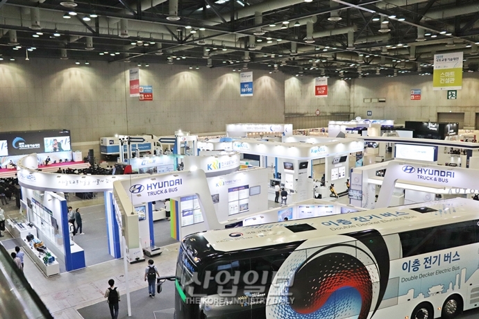 [포토뉴스] 2층 전기버스부터 스마트홈까지, 미래 기술 모인 ‘2019 국토교통기술대전’