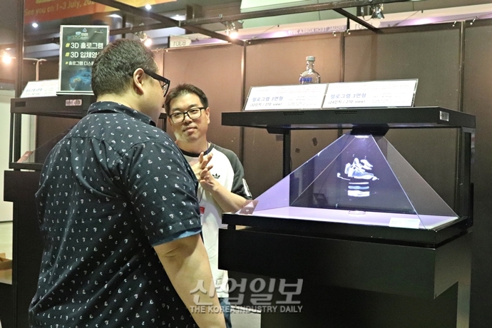 [포토뉴스] ‘스마트테크코리아’ VR 게임·무인화 카페·아트 등 전시는 ‘체험형이 대세’