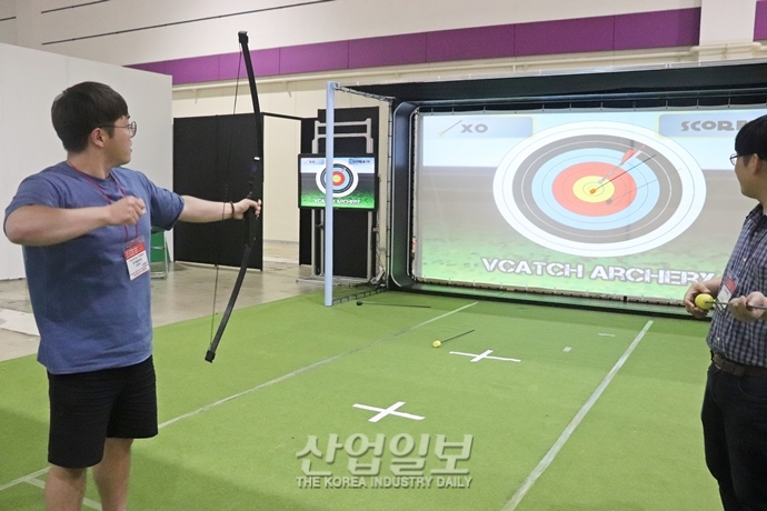 [포토뉴스] ‘스마트테크코리아’ VR 게임·무인화 카페·아트 등 전시는 ‘체험형이 대세’