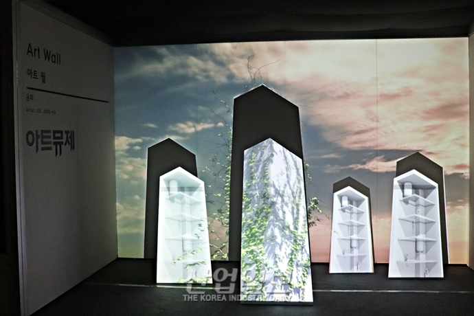 [포토뉴스] ‘스마트테크코리아’ VR 게임·무인화 카페·아트 등 전시는 ‘체험형이 대세’