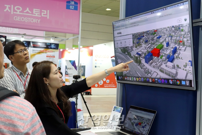 [포토뉴스] 스마트국토엑스포, 최신 국내외 공간정보 기술 ‘교류’
