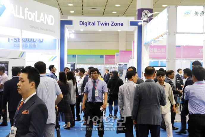 [포토뉴스] 스마트국토엑스포, 최신 국내외 공간정보 기술 ‘교류’