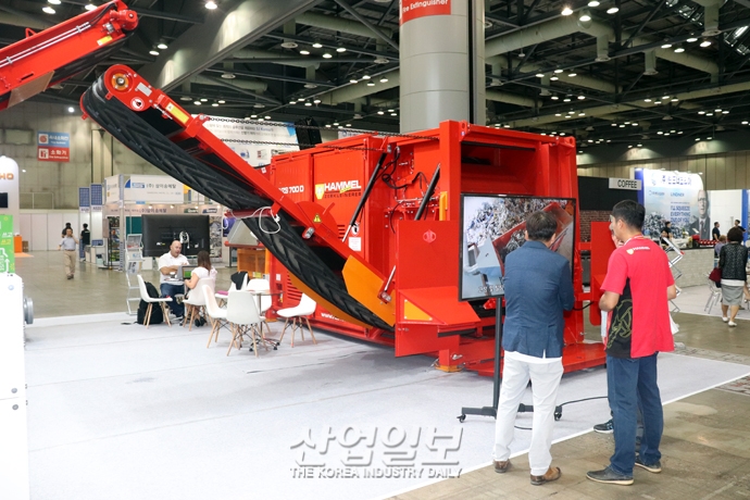 [포토뉴스] 한국 중장비 부품 및 어태치먼트 전시회, 건설기계 중장비 시장 활성화 ‘지원’