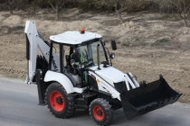 두산밥캣, 인도에 소형 건설기계 ‘백호로더’로 현지 시장 '노크'