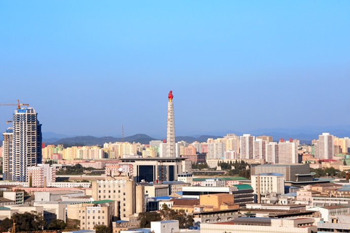 북한 부동산 시장 침체…평양·신의주·평성 등 아파트 가격 ‘뚝’