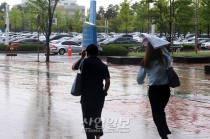 제13호 태풍 '링링(LINGLING)' 영향 강하고 많은 비, 천둥·번개