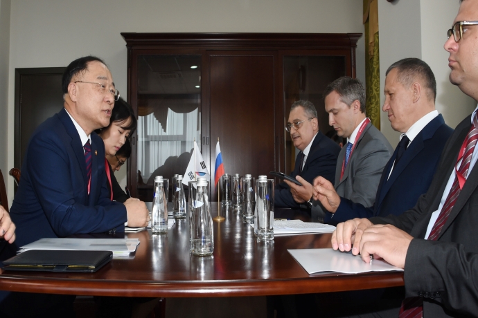 ‘제5차 동방경제포럼’ 참석한 홍남기 부총리, 한-러 경제협력 소통