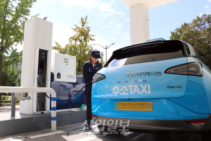 [포토뉴스] 국회 수소충전소, 수소전기차 보급 확대 기여 ‘기대’