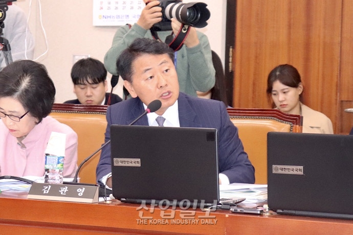 [2019 국정감사 현장] 김관영 의원, “군산조선소 대책 이제는 정부가 답 내놔야”