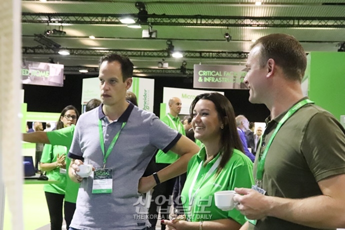 [슈나이더 in 바르셀로나] 3천500여 명 이노베이션 허브 찾아 몰려들어