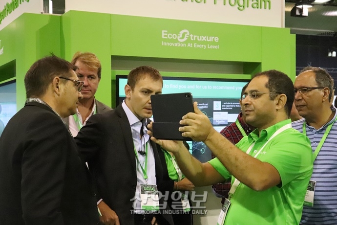 [슈나이더 in 바르셀로나] 슈나이더일렉트릭으로 가득 찬 바르셀로나…‘초록 물결’ 행렬