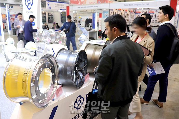 [포토뉴스] 한국 자동차부품소재 산업, 글로벌 시장 개척으로 위기 극복