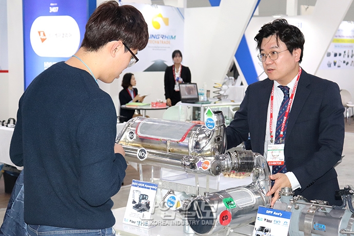 [포토뉴스] 한국 자동차부품소재 산업, 글로벌 시장 개척으로 위기 극복