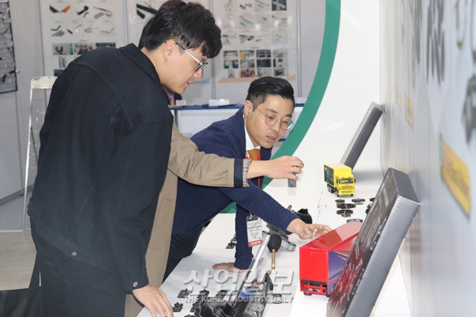 [포토뉴스] 한국 자동차부품소재 산업, 글로벌 시장 개척으로 위기 극복