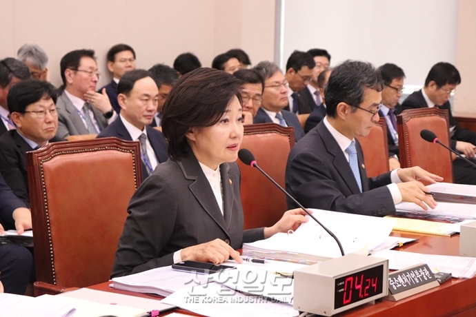 [2019 국정감사 현장] 이용주 의원, “문제의 유니클로 광고, 국가적인 대응 방안 필요”