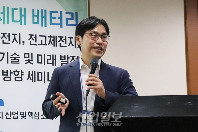 차세대 이차전지는 ‘전고체 전지’…폭발·화재 위험 無