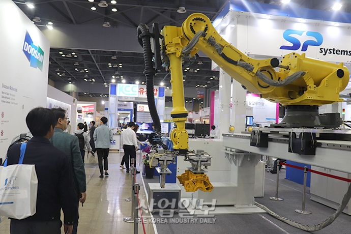 [2019 한국기계전] 생산↑ 불량↓, 제조업도 로봇이 ‘대세’