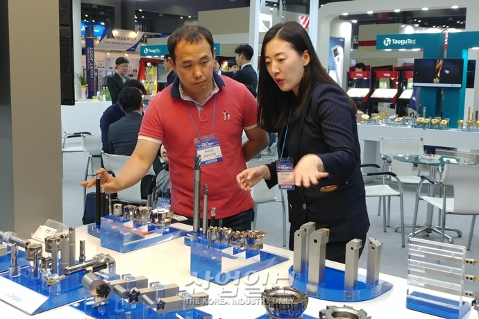 [포토뉴스] 바이어 발길 붙드는 다양한 ‘제품 시연’