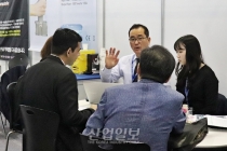 [2019 한국산업대전] 전시회는 상담 중… 활발한 글로벌 비즈니스의 장