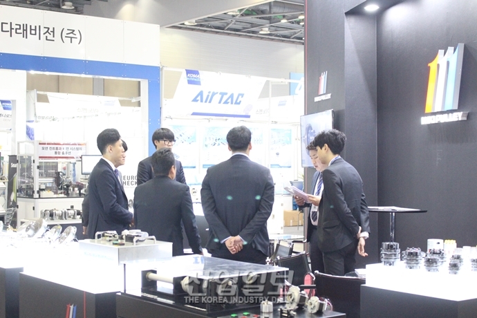 [2019 한국기계전] 셋째날 맞이한 2019 한국산업대전, 활기찬 모습으로 오전 맞이해