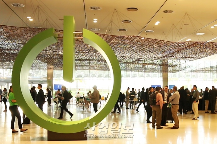 [슈나이더 in 바르셀로나] 기술이 가져온 선물 ‘연결성’…효율성 시대 맞이한 산업계 (下)