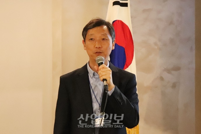 한국 AI, 정상으로 인도할 발판은?…제조업·ICT 활발한 융합