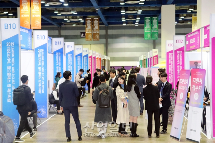 [포토뉴스] 중소·중견기업 구인난, 청년 실업 동시 ‘해결’