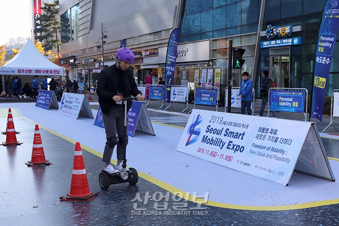 [포토뉴스] 5G 기술 접목한 자율주행차