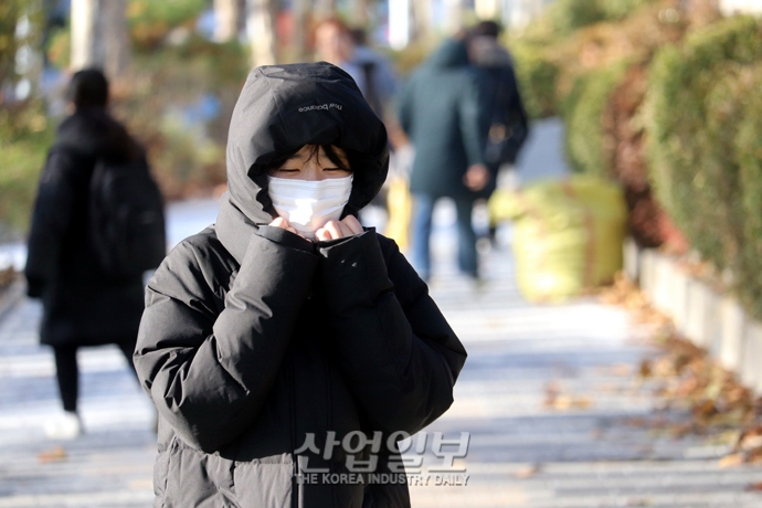 [사진으로 보는 산업뉴스] 오늘 날씨 ‘한파주의보’, 취준생도 ‘한파’