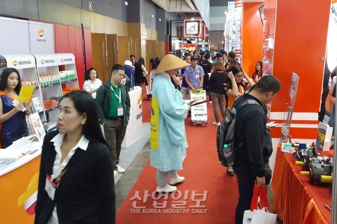 [포토뉴스] 산업다아라 삿갓맨, 이번에는 태국전시회 등장