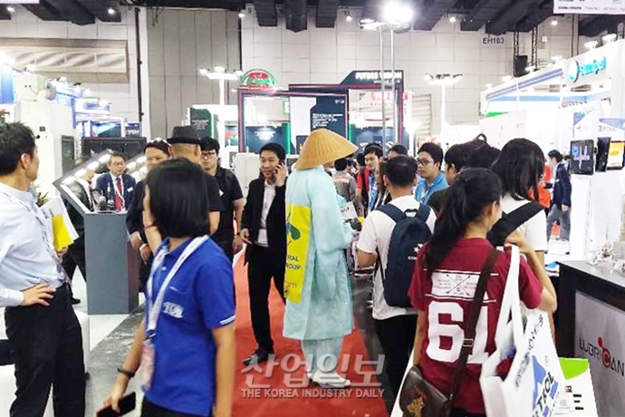 [포토뉴스] 산업다아라 삿갓맨, 이번에는 태국전시회 등장