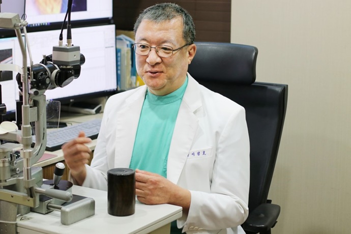 [칼럼] 초기 증상 비슷한 백내장과 노안, 충분한 검사 선행돼야