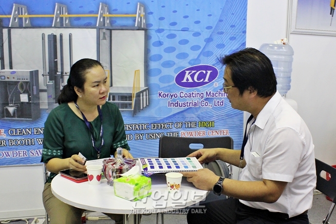 [포토뉴스] [VIMAF2019] ㈜고려도장기산업, 베트남 현지 에이전시와 협력 ‘현지화를 위한 노력’