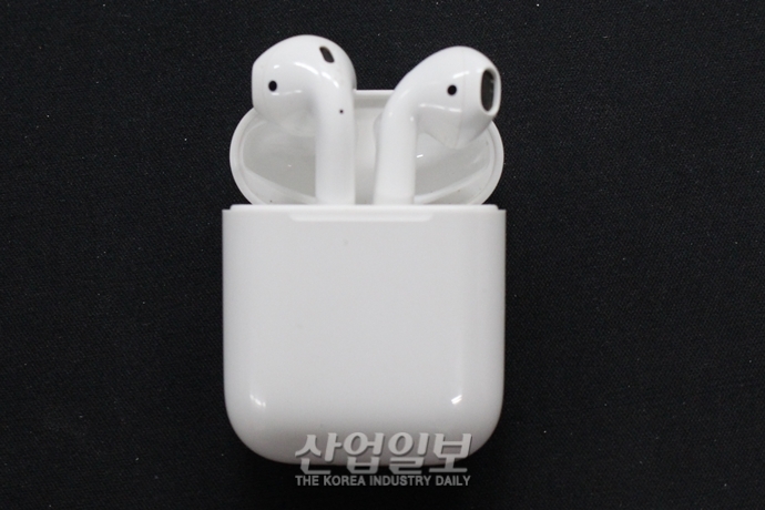 애플 에어팟이 쏘아올린 무선이어폰 시대, 웨어러블 시장  달군다
